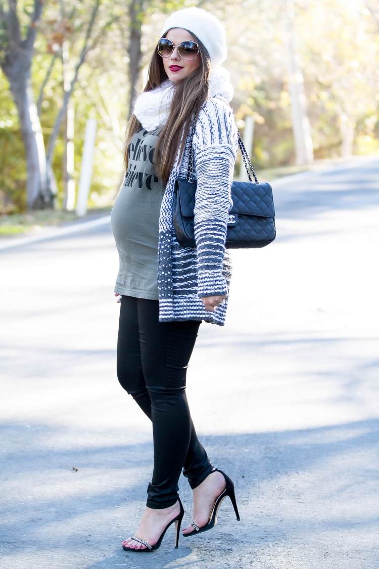 cardigan supradimensionat modern în timpul sarcinii idei de ținute-cardigane-oversize-gravide-cu-tocuri-înalte-pălărie-alb-ochelari de soare