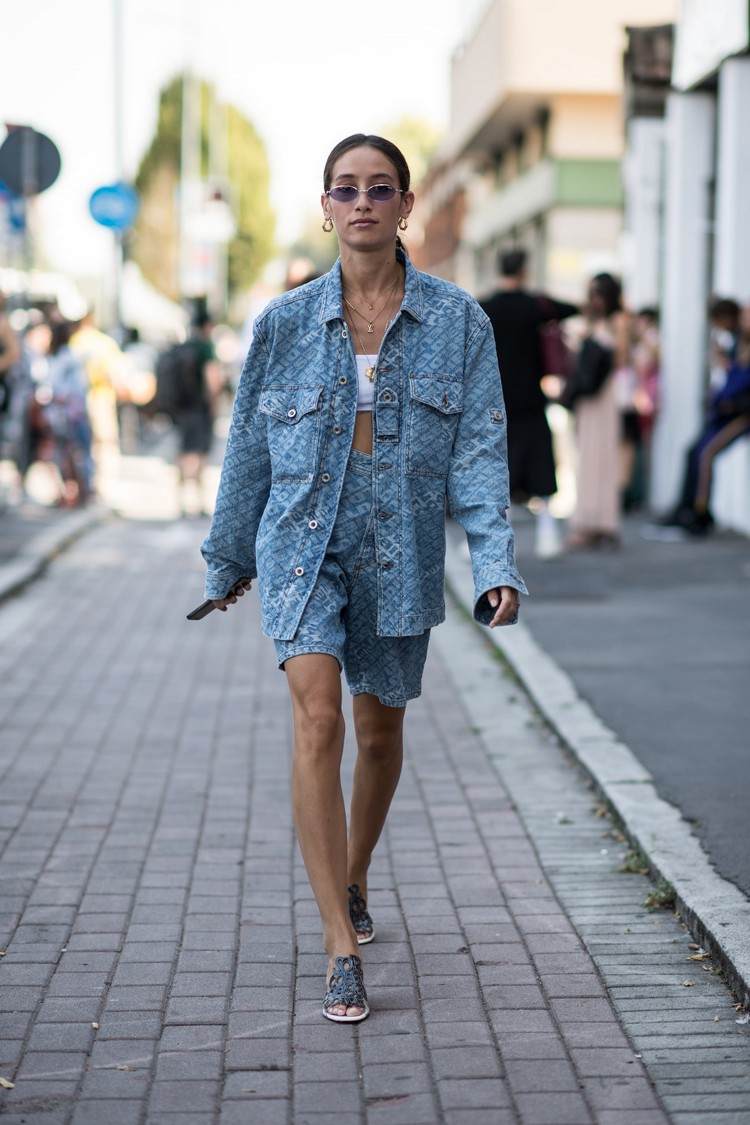Ținutele din fustă din denim 2021 combină jacheta din denim supradimensionată
