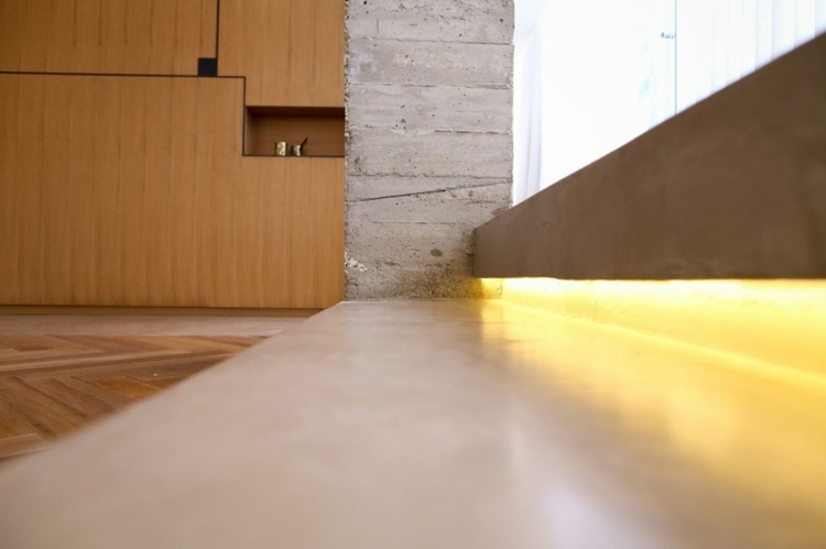 Model cu șiret, iluminat concret și indirect pentru o interacțiune atractivă Parchet-șiret-model-pași-scări-efect-lumină-decorare-indirectă