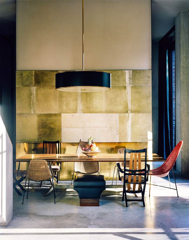 perete efect patina placare piatra naturala masa de luat masa diferite scaune