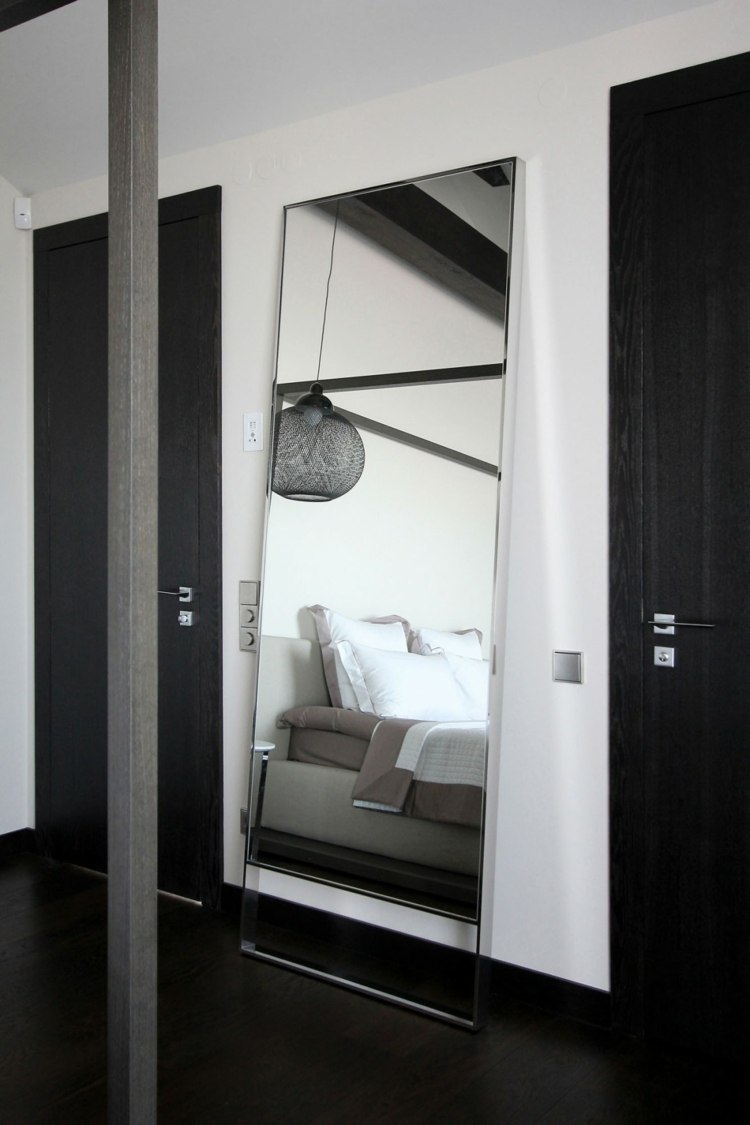 Oglinda de designer din dormitor este foarte elegantă oglinzi dormitor design usi penthouse întunecat idee