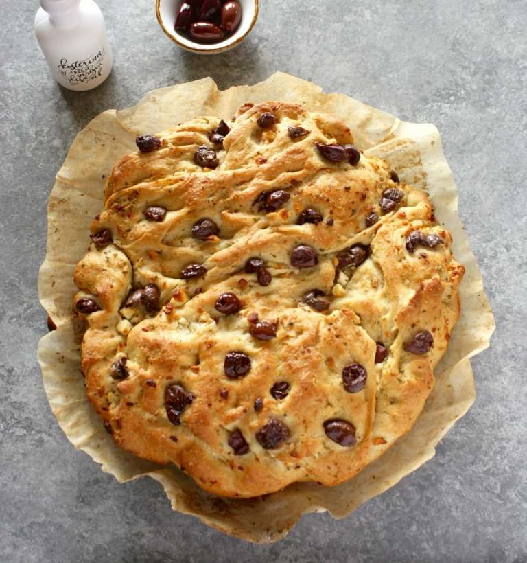 Rețetă de pâine grecească cu lapte de măsline și oregano