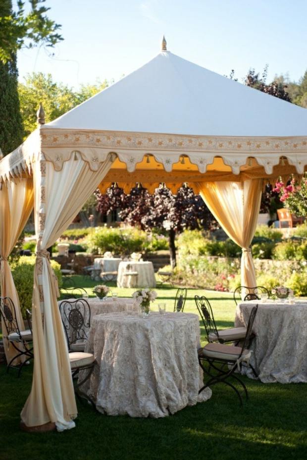 Sărbători de familie grădină petrecere grădină cort organizează patru mese Cort de grădină petrecere în grădină organizează patru mese soare de vară