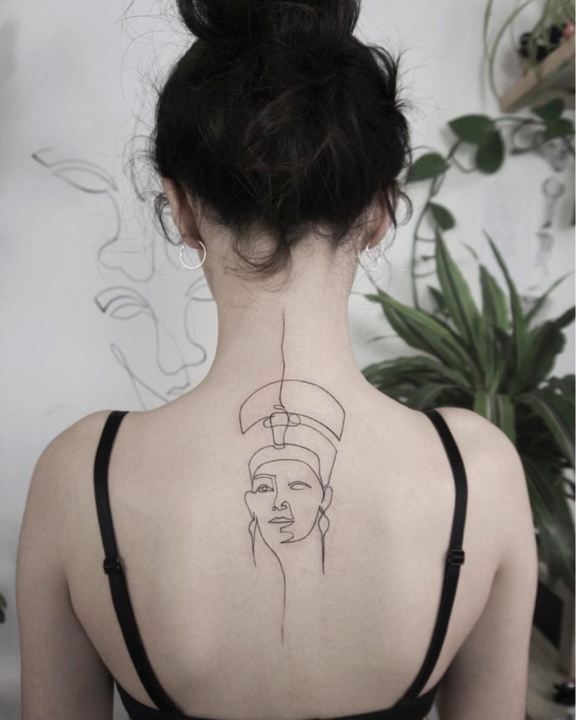 Geometrijska tetovaža Nefertiti