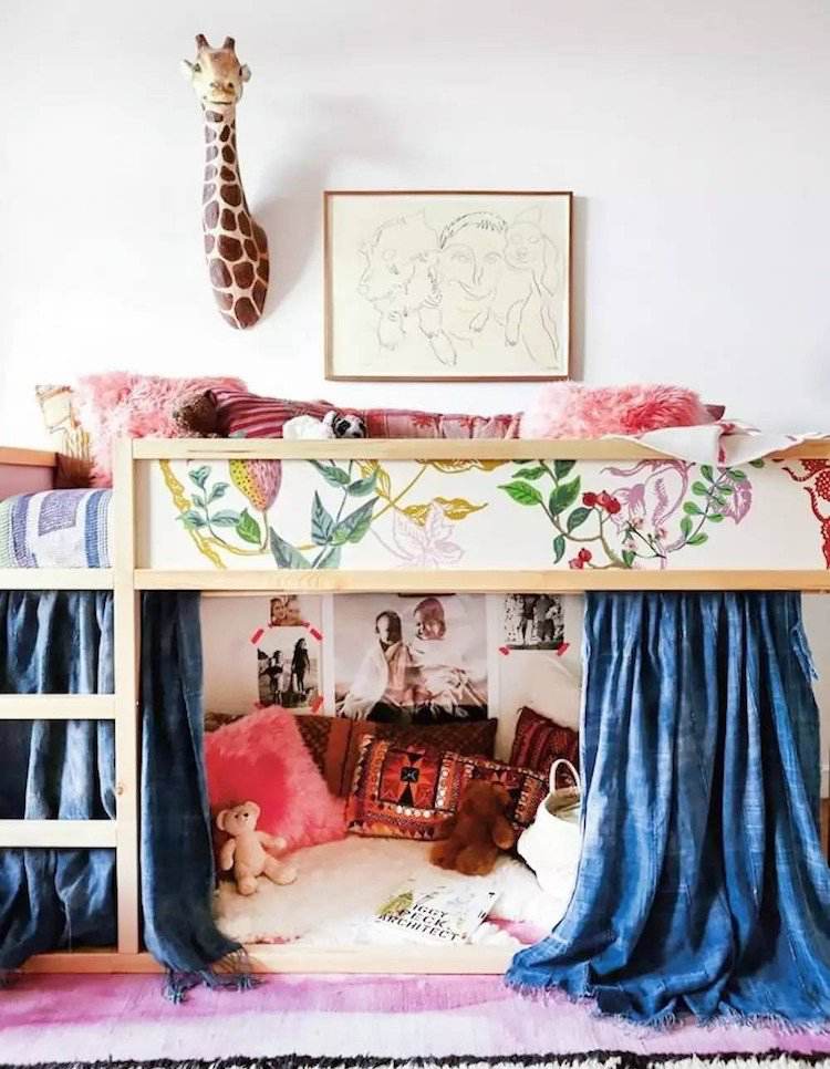 Cameră pentru copii confortabilă pe colț Pat Ikea Kura