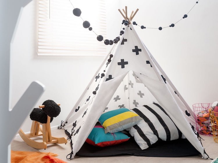 Cozy corner room pentru copii tip cort alb-negru