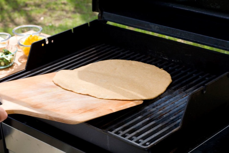 Asigurați-vă pizza pe grătar