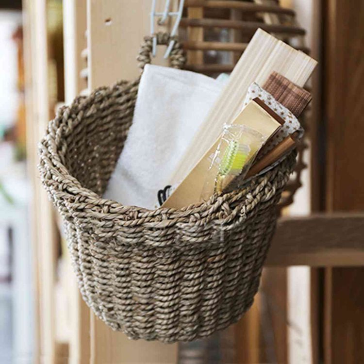 Coșurile sunt ideale pentru depozitarea obiectelor mici și a accesoriilor pentru casă idei-depozitare-cosuri-agatatoare-mici-accesorii-produse-de-ingrijire