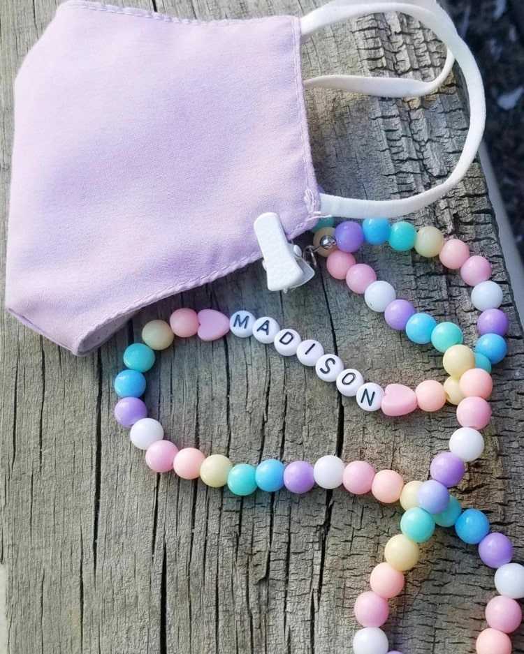 Faceți-vă un lanț de măști frumos din perle mari în culori pastelate și clipuri