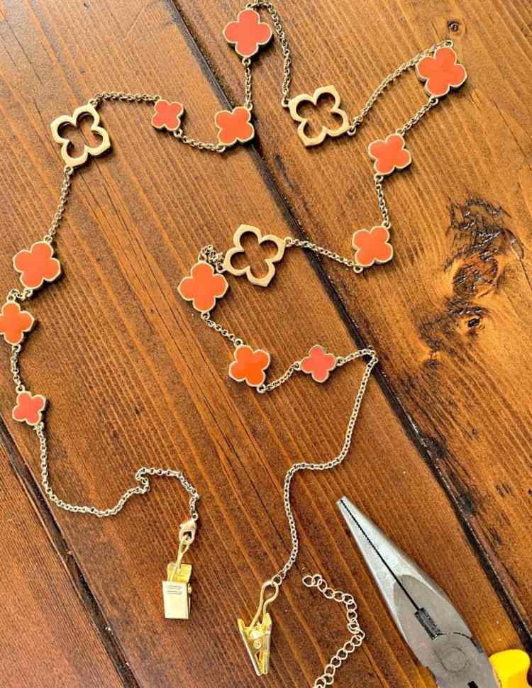 Idee pentru un colier de casă cu pandantive de flori