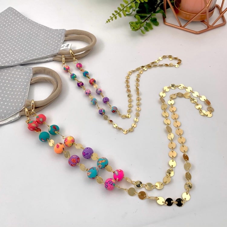 Creați-vă propriul lanț de mască spumant cu paiete și mărgele colorate