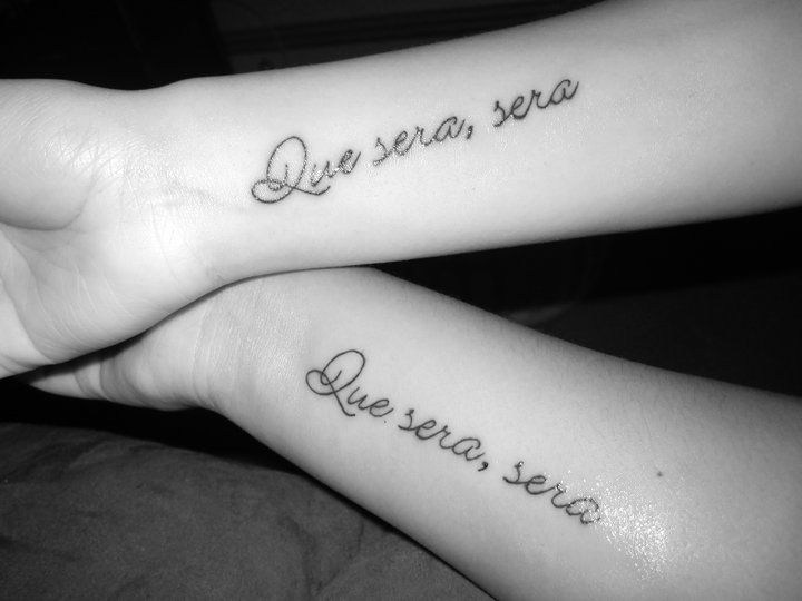 Semplice Que sera sera tattoo per coppia