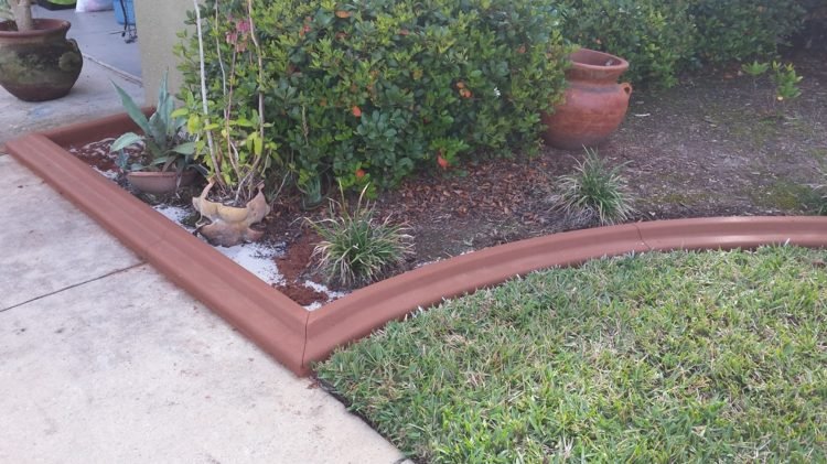 bordură-gazon-grădină-beton-drăguț-model-iarbă-bușteni