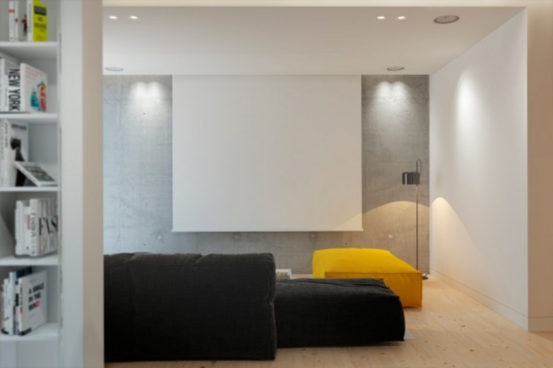 Camera de zi cu design de perete în alb și beton idei-design-interior-accente-gri-colorate-living-perne-scaune-perne-galben-negru