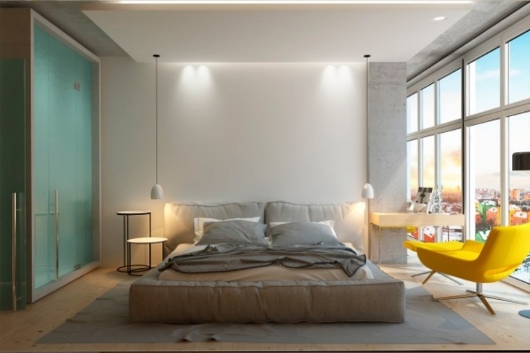 Pat tapițat gri și fotoliu galben lângă fereastră idei-design-interior-accente-de-culoare-gri-dormitor-galben-tablou-fereastra-pat