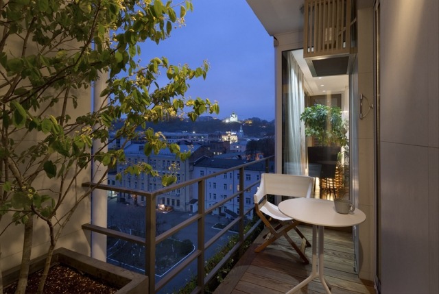 Balcon mic de oraș mobilat-Olga Akulova Design Apartament-Kiev-balcon-mic-cu-vedere-la-râul-Nipru