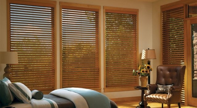 Protecția orizontală a jaluzelelor din lemn reglează efectiv incidența luminii Jaluzele din lemn Protecția ferestrelor Ideile reglează incidența luminii