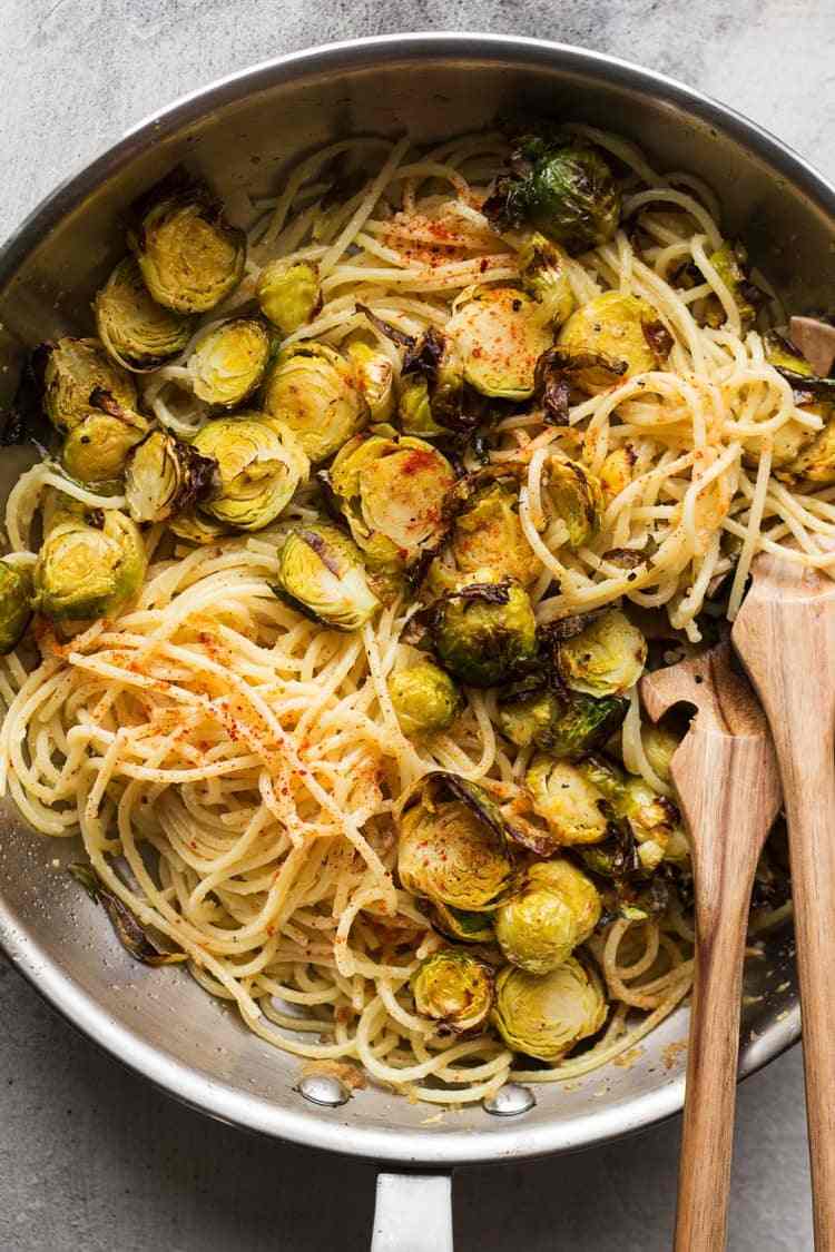 Rețetă spaghete cu varză de Bruxelles prăjită
