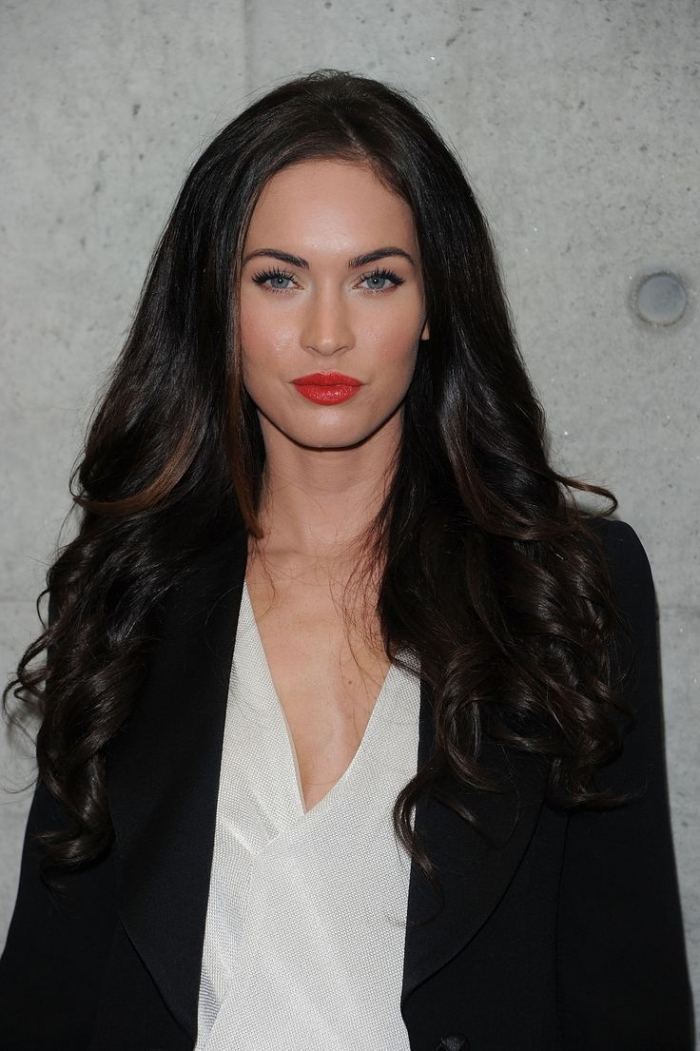 Buzele roșii ale lui Megan Fox megan-vulpea-buzele-rosii-ochii-albastri