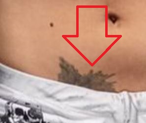 Rubino apatinės pilvo dalies tatuiruotė