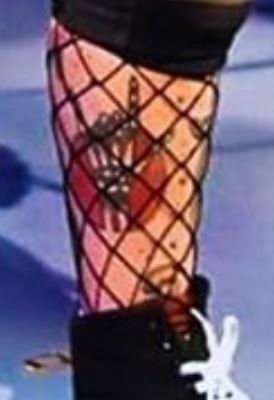 Rubino kairės kojos tatuiruotė