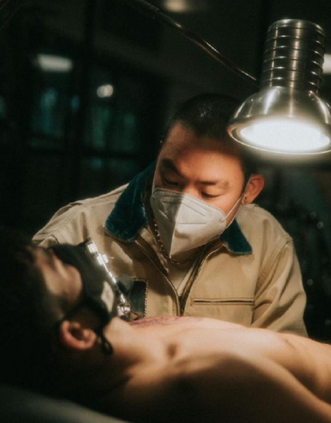 ライアンガルシア-胸のタトゥー-ウー博士