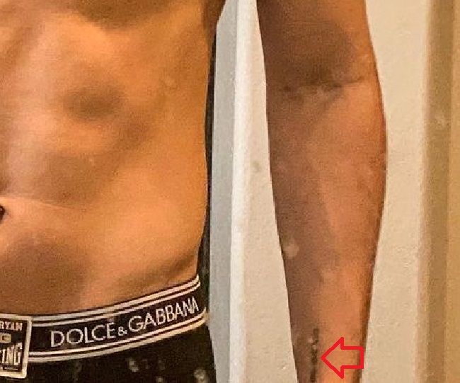 ライアン・ガルシア-手首のタトゥー