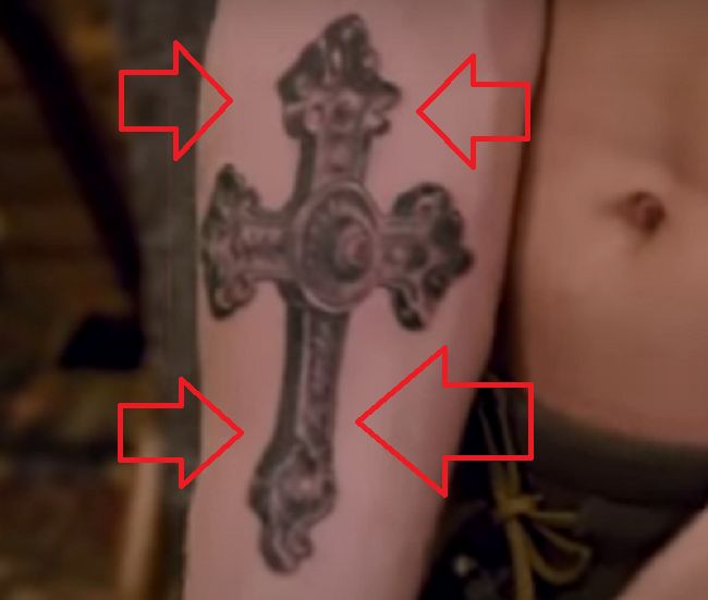 ライアンガルシア-クロスタトゥー