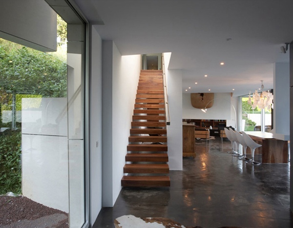 Camera de zi a casei Santander design interior minimalist în zona de living