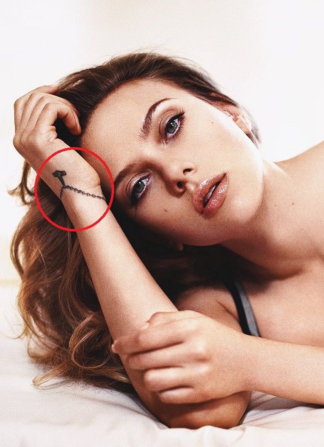 scarlett johansson-apyrankės tatuiruotė