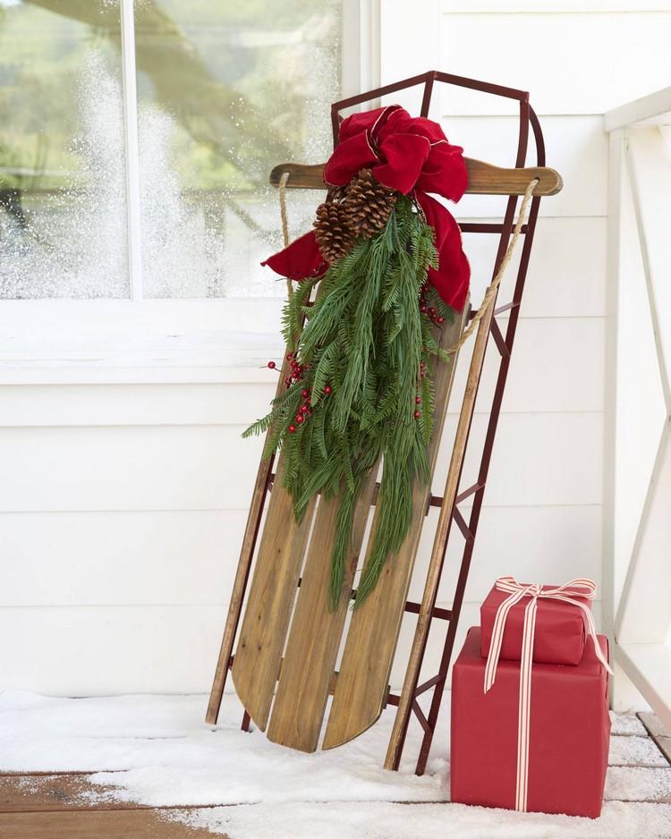 Sania pentru Crăciun decora ramuri de brad boabe conuri buclă