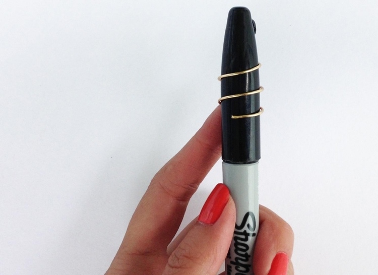 Înfășurați un inel midi din sârmă de aluminiu aurie bijuterii-face-te-sârmă-inel-midi