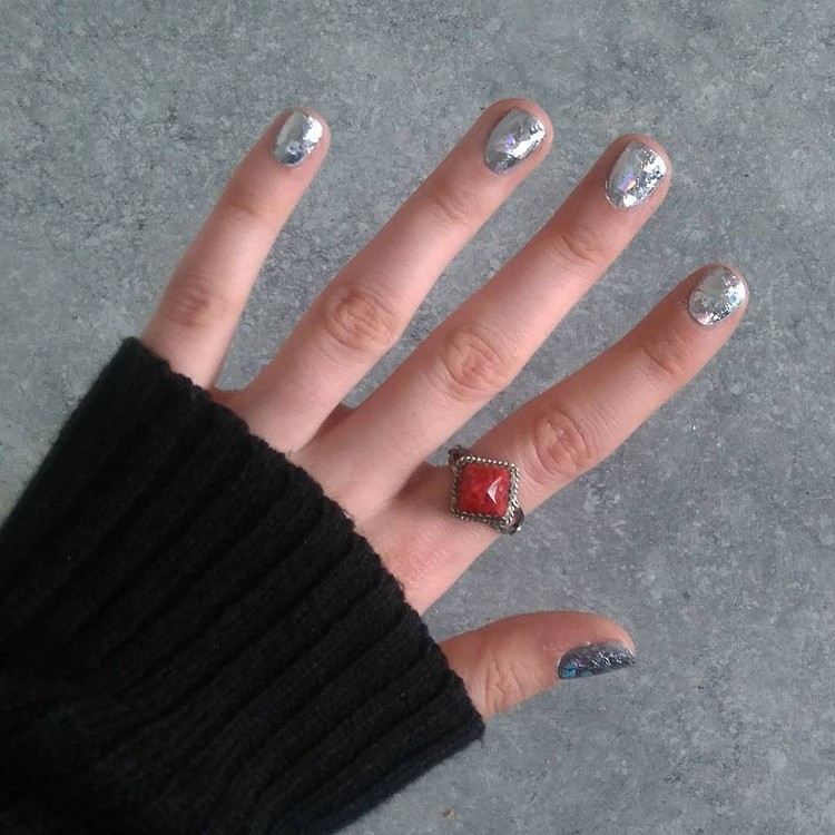 Diamond Nails ca un design frumos al unghiilor, de asemenea, pentru unghiile scurte modele-unghii-frumoase-unghii-scurte-unghii-cu-diamant-fă-te-singur