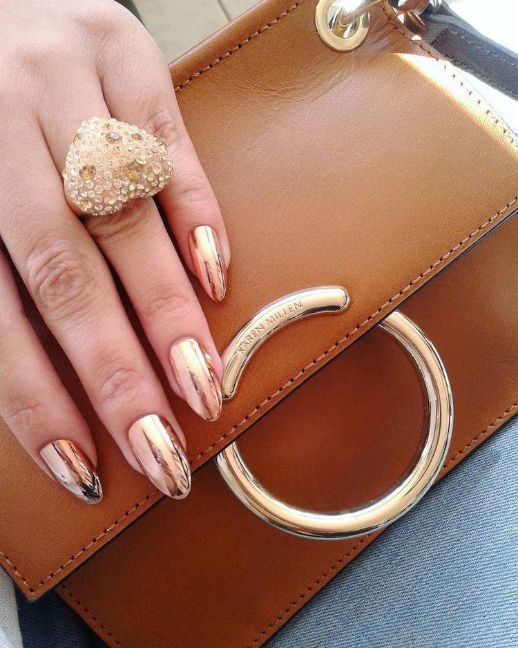 design elegant al unghiilor cu Chrome Nails modele-frumoase-unghii-oglindă-unghii-crom-pudră-elegante
