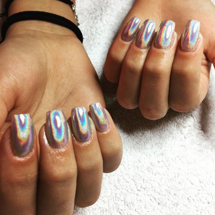 Unghiile olografice - o tendință fascinantă modele-frumoase-unghii-oje-de-unghii-trend-hologramă-unghii
