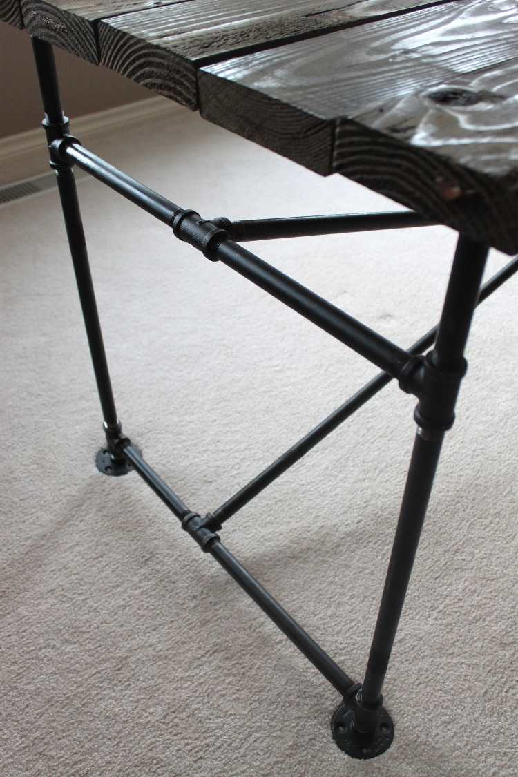 Uleiați, cerați sau lacuiți panoul de lemn după cum doriți birou-construiește-propriile-idei-instrucțiuni-țevi-țevi-conector-masă-de-lucru-picioare-negru