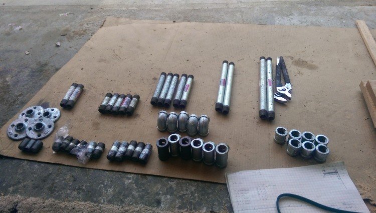 Instrucțiuni de bricolaj și materiale utile pentru birou birou-construiți-vă-idei-materiale-țevi-țevi-conectori-diy-creative