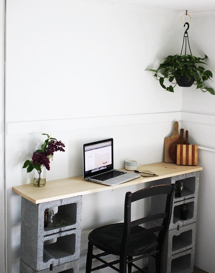 birou minimalist, simplu, cu blocuri de beton birou-construiți-vă-idei-masă-de-lucru-beton-blocuri-plăci-de-lemn-ușor-DIY