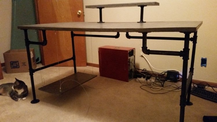 Birou de jocuri cu raft pentru computer din cabluri de oțel birou-construiți-vă-idei-instrucțiuni-jocuri-țevi-dale-raft-beton