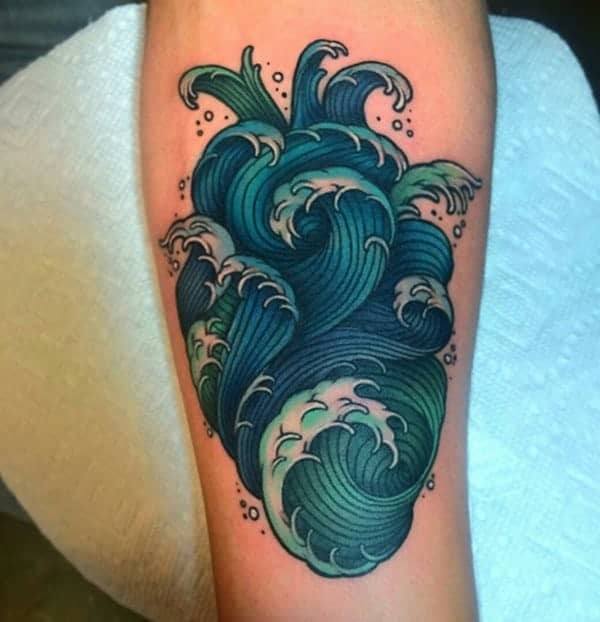 Graži bangų tatuiruotė vyrams