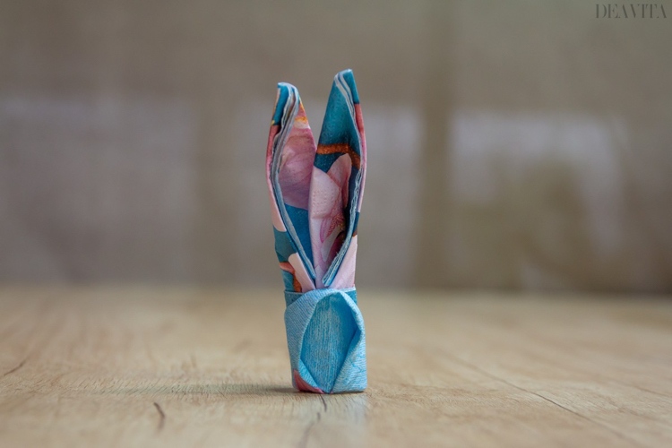 Șervețelele împăturesc iepurașul de Paște rapid și ușor