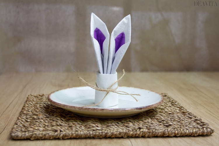 Șervețele pliante pentru Paște Instrucțiuni pentru iepurașul în picioare cu mustăți