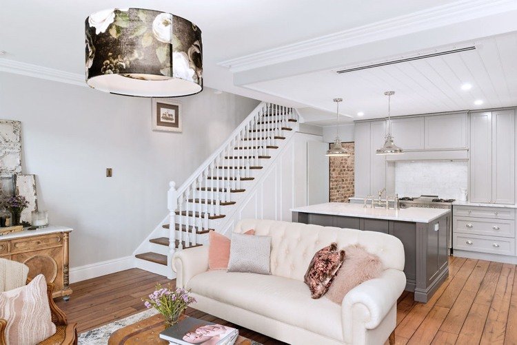 Mobilier shabby chic lampă cu pandantiv abajur model de flori pernă aruncă canapea Chesterfield