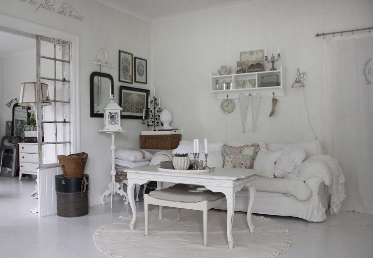 Mobilier alb de epocă decorat cu perne confortabile Shabby-chic-sufragerie-mobilier-decorare-canapea-masă-de-cafea-taburet-pernă-raft-poze-cutie-pălărie