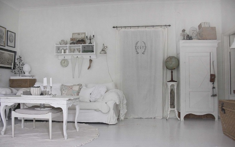 sufragerie alba cu decor in stil shabby chic shabby-chic-living-room-classic-with-photo-of-shabby-chic-interior-nou-în-design