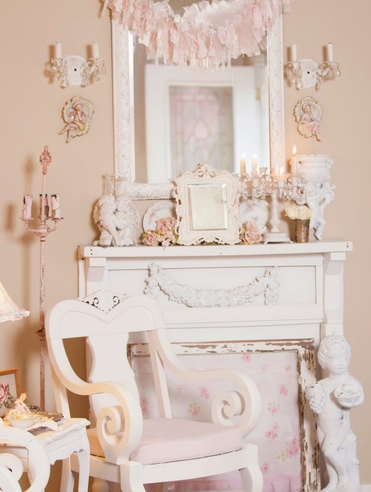 Decor luxuriant în alb și roz - cămin, oglindă, scaun antic shabby-chic-living-furniture-deco-pink-white-superb-mantelpiece-fotoliu-oglinda-rueschen
