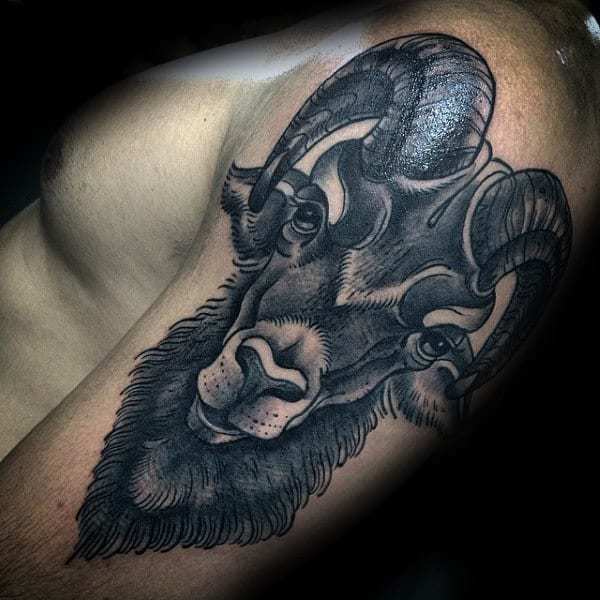 Ram Tattoo za moške na rami