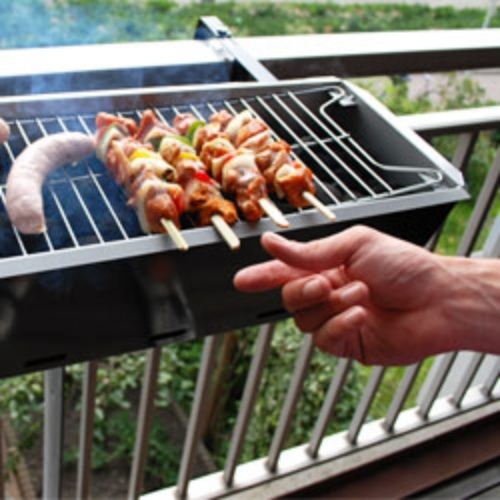 Seif pe balcon gratar reglementări frigarui cârnați Grătar în condiții de siguranță pe balcon 7 reguli cârnați de frigărui