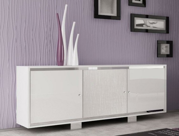 Comoda albă lucioasă, cu trei uși glisante, lacuri argintii