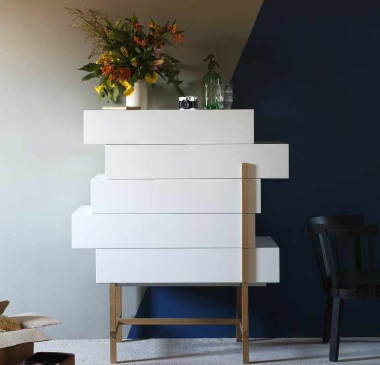 Buffet alb alb lucios autoportant picioare din lemn mai multe sertare